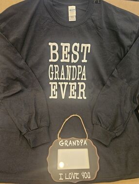 Gildan  Black t-shirt with "BEST GRANDPA EVER" Graphic And Frame